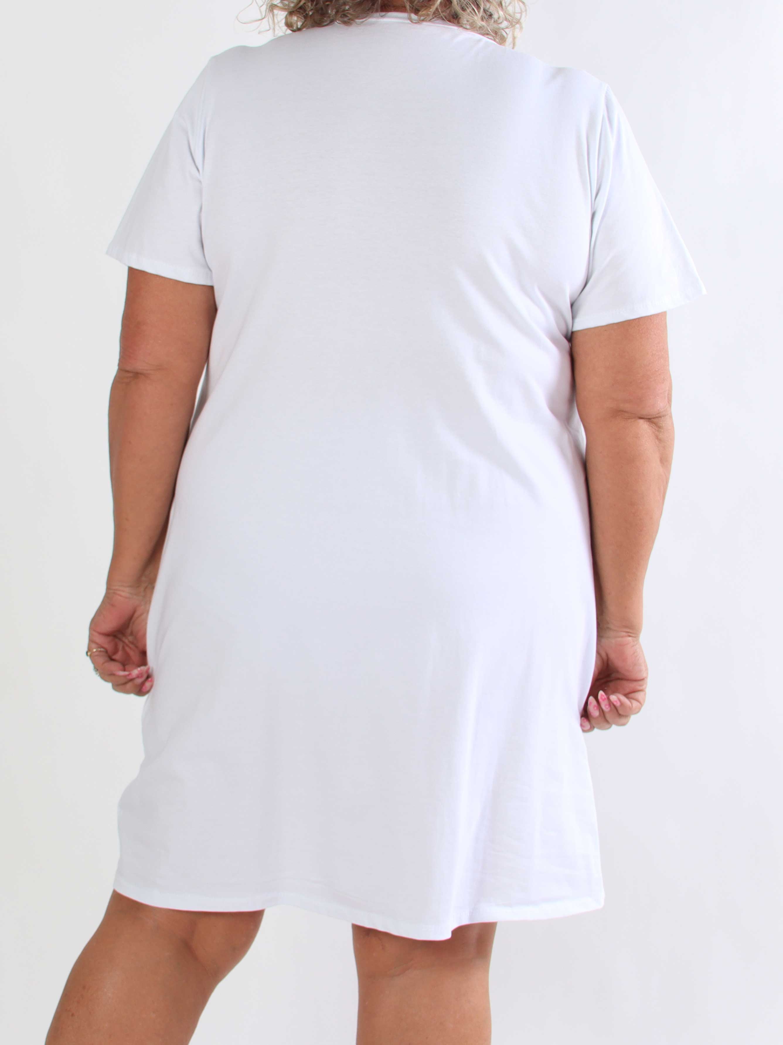 Meriam - Plus size t-shirtkjole med et cool, amerikansk inspireret print